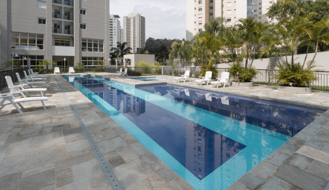 piscina em condomínio