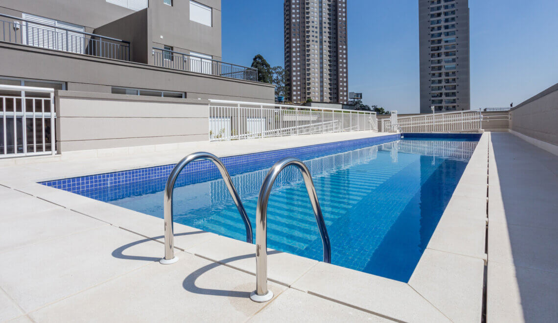 Piscina do condomínio Lírio Morumbi