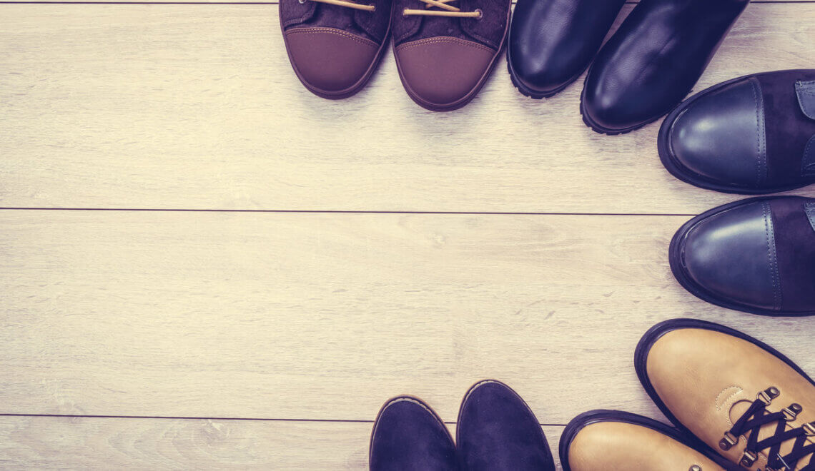 sapateira na entrada do apartamento